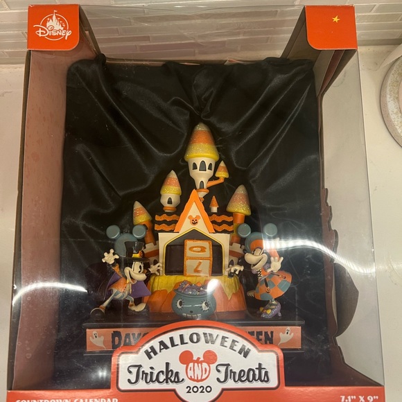 Mickey and Minnie Halloween countdown 2020.  Perfect conditions - Picture 6 of 6